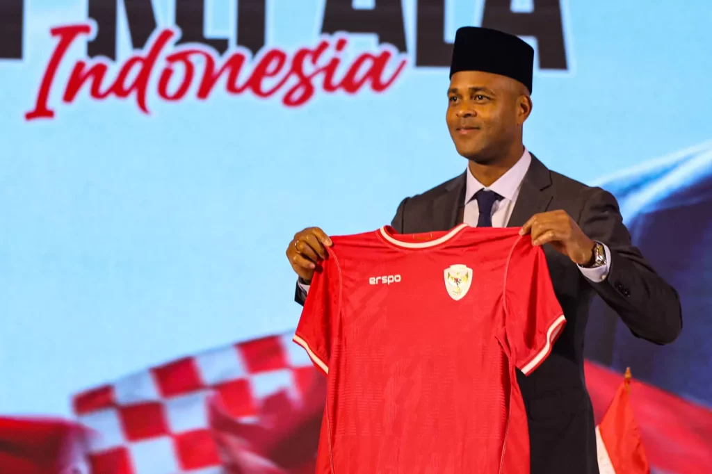 Ditarget Lolos ke Piala Dunia 2026, Kluivert: Saya Suka Tekanan