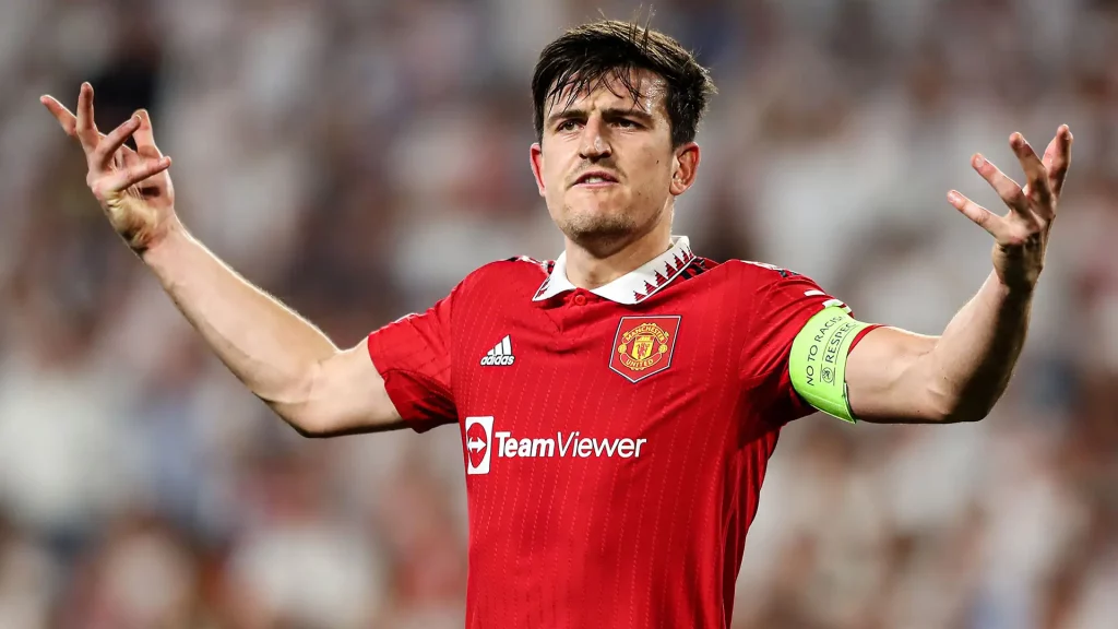 Patrice Evra Sarankan Ruben Amorim Kembalikan Ban Kapten ke Harry Maguire